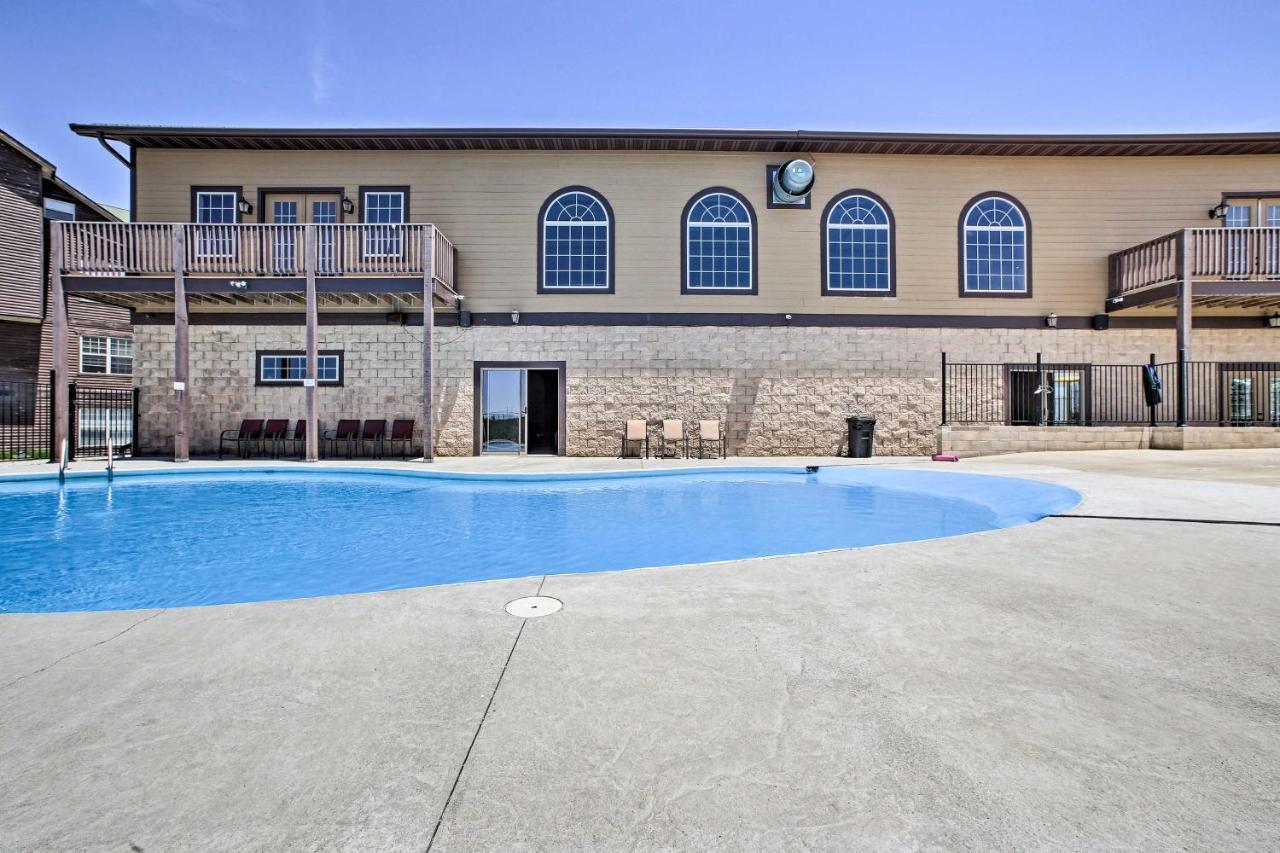 Ferienwohnung Luxe Branson Retreat With Mtn Views And Pool Access! Exterior foto
