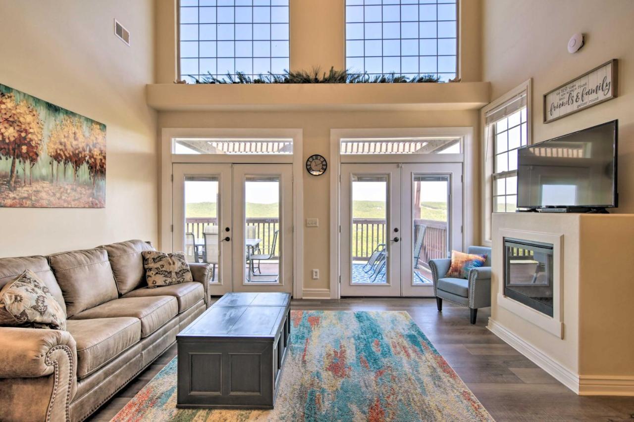 Ferienwohnung Luxe Branson Retreat With Mtn Views And Pool Access! Exterior foto